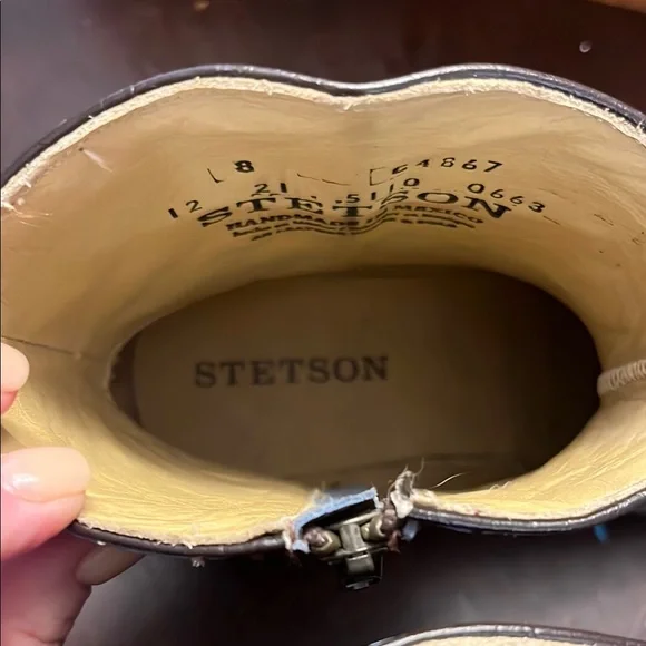 Stetson Red and Black Ankle Boots with Star Design - Picture 3 of 5